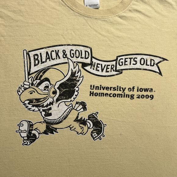 Hawkeyes Black and Gold Never Gets Old University of Iowa Homecoming Shirt 2009 - Picture 2 of 7